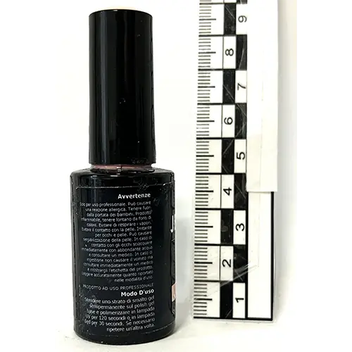 Foto uit de officiële melding: Jenessa 3 Gel nagellak — risico: Chemische risico's (SR/01598/26)