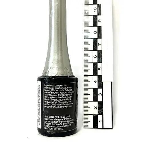 Foto del aviso oficial: Estrosa Base Rubber Care con cheratina e Vitamina E Neutral Esmalte de uñas de gel — riesgo: Riesgos químicos