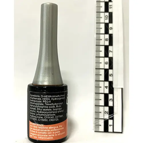 Foto uit de officiële melding: Estrosa Arancio Energy Gel nagellak — risico: Chemische risico's