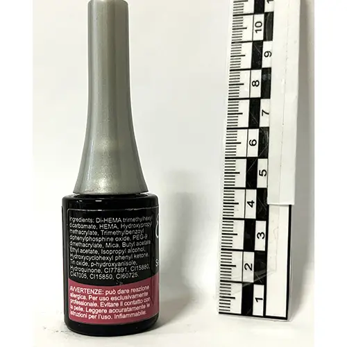Foto uit de officiële melding: Estrosa Rosa Reale Metallic Gel nagellak — risico: Chemische risico's