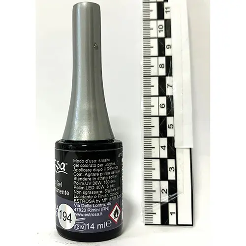 Foto uit de officiële melding: Estrosa Viola Glamour Gel nagellak — risico: Chemische risico's