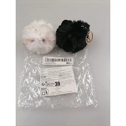 Foto do aviso oficial: Anel-chave com brinquedo macio — risco: Engasgamento (SR/01805/26)