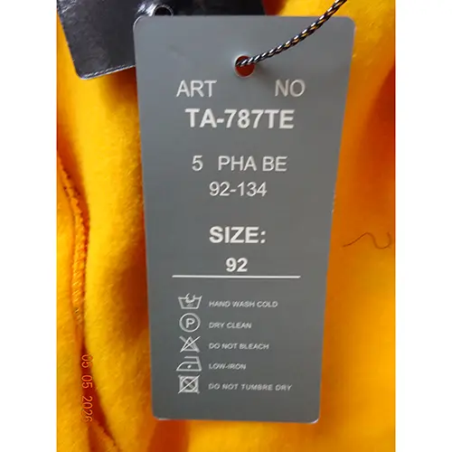 Foto aus der offiziellen Meldung: TA Fashion Kinder Hoodie — Risiko: Strangulierung