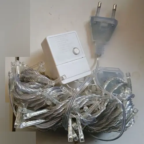 Photo de l’avis officiel: 100 LED Decorative Lights Chaîne d'éclairage — risque: Choc électrique (SR/01875/26)