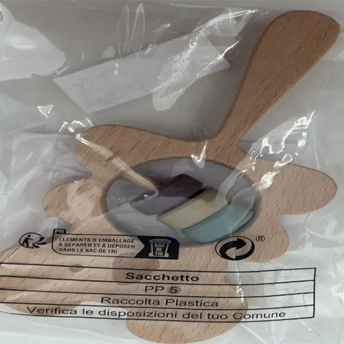 Photo from the official notice: New Wooden Hand Rattle toy rattle — choking risk