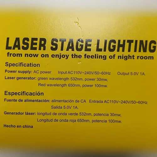 Foto dell’avviso ufficiale: Sandowi Luz de escenario Láser Proiettore laser — rischio: Danno alla vista (SR/01941/26)
