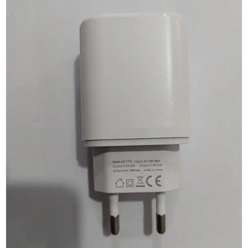 Photo de l’avis officiel: EZRA 3 PORT TRAVEL CHARGER Chargeur USB — risque: Choc électrique