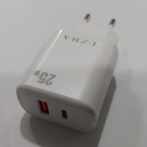 Photo de l’avis officiel: EZRA 3 PORT TRAVEL CHARGER Chargeur USB — risque: Choc électrique