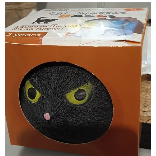 Photo from the official notice: Jeux 2 mômes Pelota un gato un apretón, cat squeeze ball squeeze toy — choking risk
