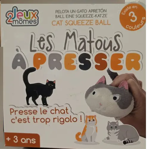 Photo from the official notice: Jeux 2 mômes Pelota un gato un apretón, cat squeeze ball squeeze toy — choking risk