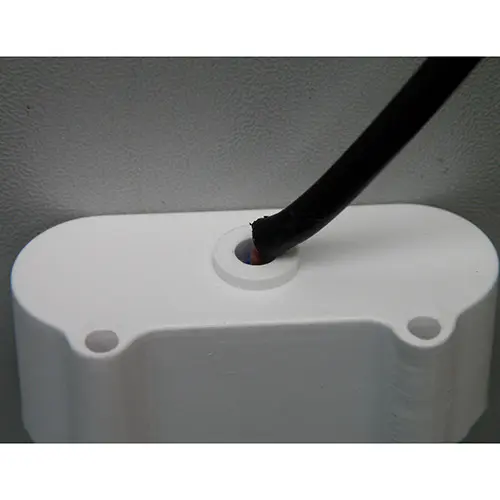 Photo de l’avis officiel: Deebow LED CRYSTAL Lampe d'aquarium — risque: Choc électrique