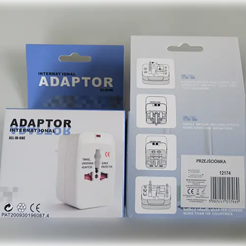 Foto aus der offiziellen Meldung: RACEL Adaptor International, Travel Universal Adaptor Reiseadapter — Risiko: Elektrischer Schlag
