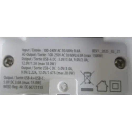 Foto do aviso oficial: revolt Universal Travel Adaptor Adaptador — risco: Choque elétrico