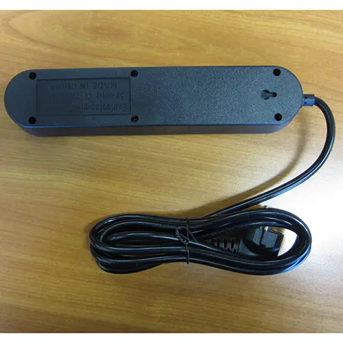 Foto do aviso oficial: Power Strip Chumbo da extensão — risco: Choque elétrico & Incêndio