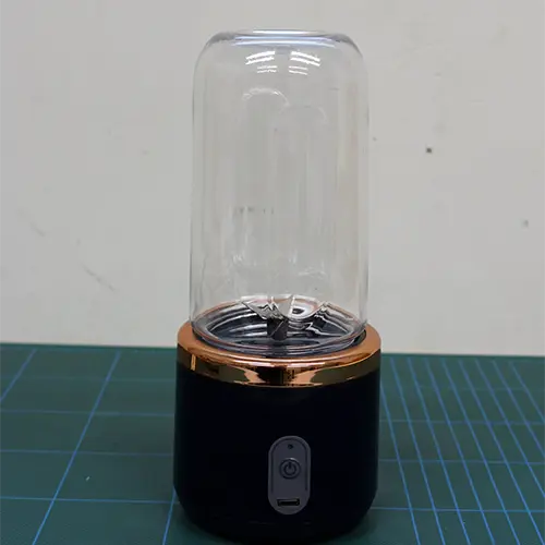 Foto dell’avviso ufficiale: Small Portable Juicer, Convient electric juicing cup Spremiagrumi portatile — rischio: Tagli
