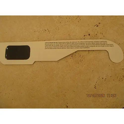 Photo from the official notice: Mó ECLIPSE solar eclipse glasses — damage to sight risk
