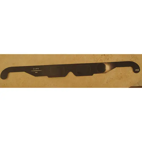 Photo from the official notice: Mó ECLIPSE solar eclipse glasses — damage to sight risk