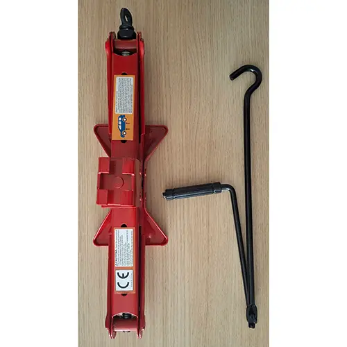 Photo from the official notice: Scissor jack — injuries risk