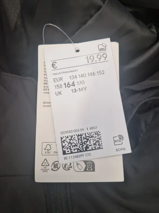 Photo from the official notice: H&amp;M children’s rain jacket — environment risk