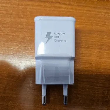 Foto do aviso oficial: USB hálózati gyorstöltő Carregador USB — risco: Choque elétrico