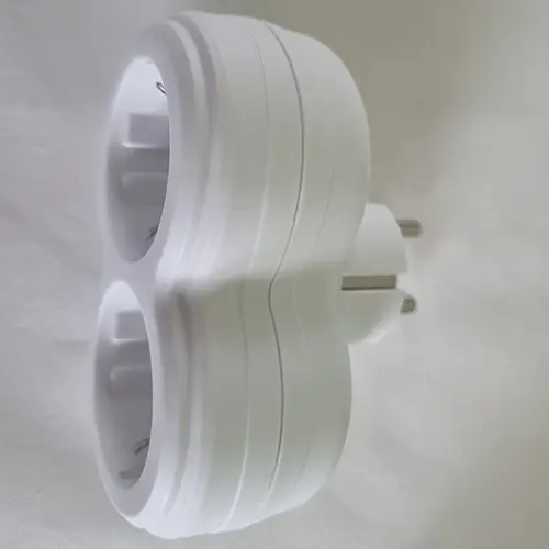 Foto aus der offiziellen Meldung: Far Doppelsteckeradapter — Risiko: Elektrischer Schlag