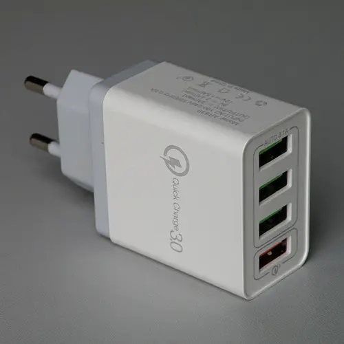 Photo de l’avis officiel: YUFANO TRAVEL CHARGER Chargeur USB — risque: Choc électrique (SR/02503/26)
