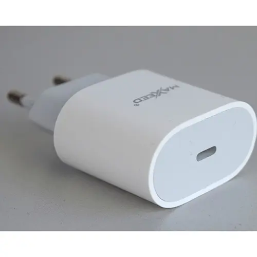 Foto aus der offiziellen Meldung: MAXEED QUICK CHARGE COMBO KIT 12/24V USB-Ladegerät — Risiko: Elektrischer Schlag
