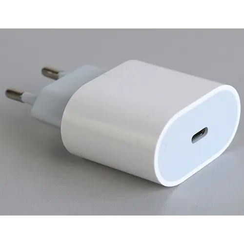 Foto uit de officiële melding: Gpengkj UNIVERSAL PD TRAVEL CHARGER USB-oplader — risico: Elektrische schok