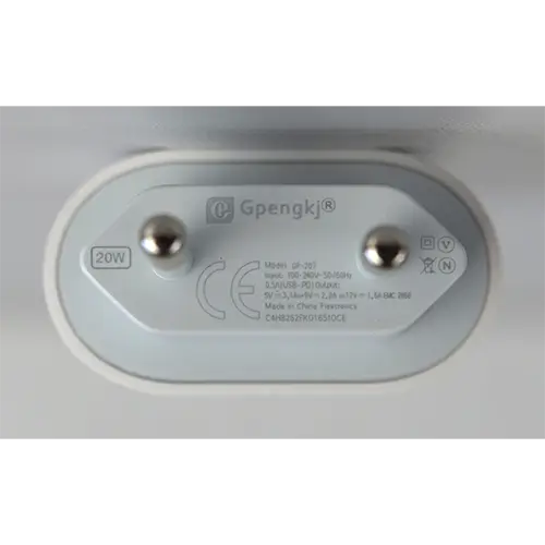 Foto uit de officiële melding: Gpengkj UNIVERSAL PD TRAVEL CHARGER USB-oplader — risico: Elektrische schok