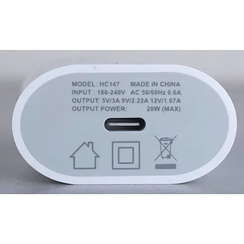 Foto dell’avviso ufficiale: EZRA TYPE-C PORT 20W MAX OUTPUT Fast charging Caricabatterie USB — rischio: Scossa elettrica
