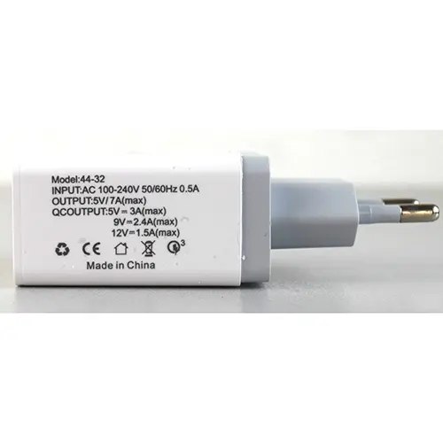 Photo de l’avis officiel: QUICK CHARGE 3.0 Chargeur USB — risque: Choc électrique (SR/02654/26)