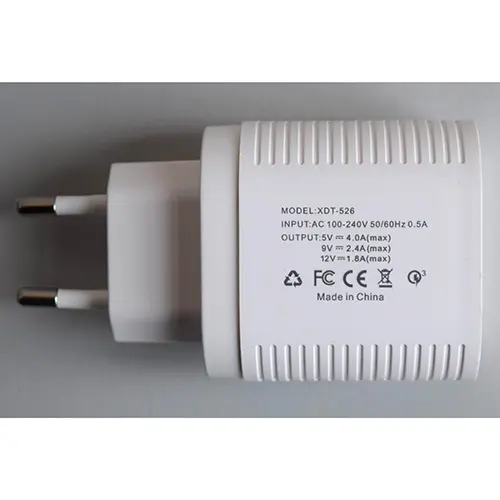Photo de l’avis officiel: QUICK CHARGER Chargeur USB — risque: Choc électrique