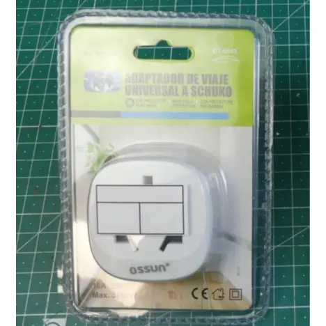 Foto aus der offiziellen Meldung: OSSUN Adaptador de viaje universal a schuko Netzteil — Risiko: Elektrischer Schlag