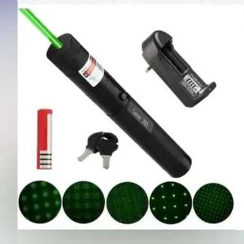 Foto aus der offiziellen Meldung: youngkee Pointeur laser Laserpointer — Risiko: Sehschaden & Verletzungen