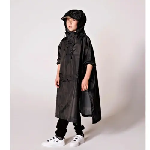Foto do aviso oficial: RainKiss Poncho-da-chuva — risco: Ferimentos & Estrangulamento