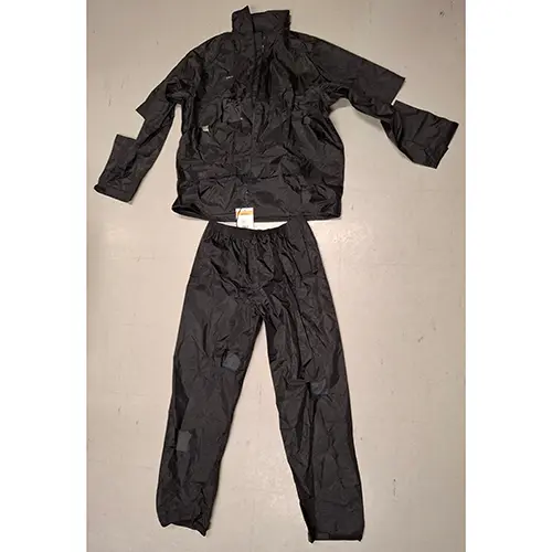Foto do aviso oficial: Safari Safari sadeasu PE / Safari Rainwear PE Fatos para a chuva — risco: Químico