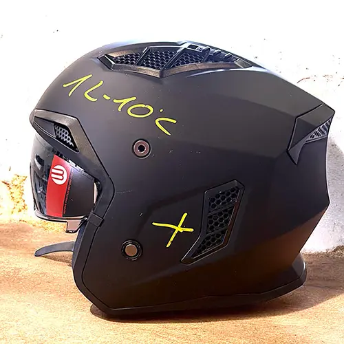 Foto uit de officiële melding: Befast Tricher Motorhelm — risico: Verwonding