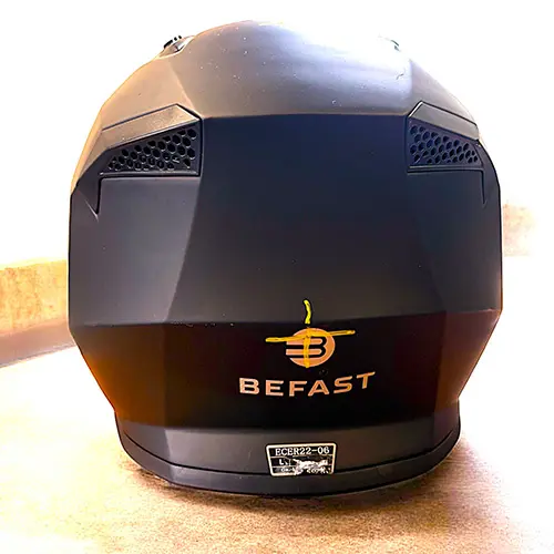 Foto uit de officiële melding: Befast Tricher Motorhelm — risico: Verwonding