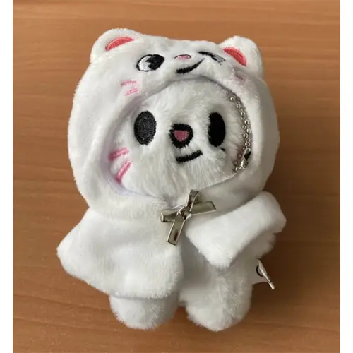 Photo from the official notice: porte clé en peluche Stray Kids Skzoo keyring with soft toy — choking risk