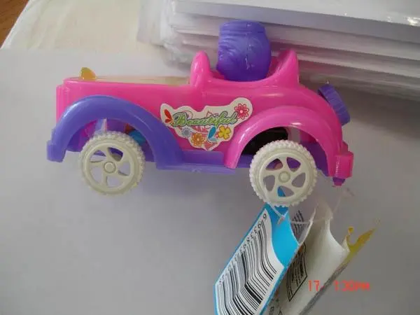 Foto do aviso oficial: Yummy Toys Beat-up Car Brinquedo com doces — risco: Engasgamento