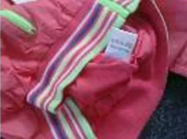 Foto aus der offiziellen Meldung: Setty Koop Kinderjacke — Risiko: Strangulierung (A12/0030/15)