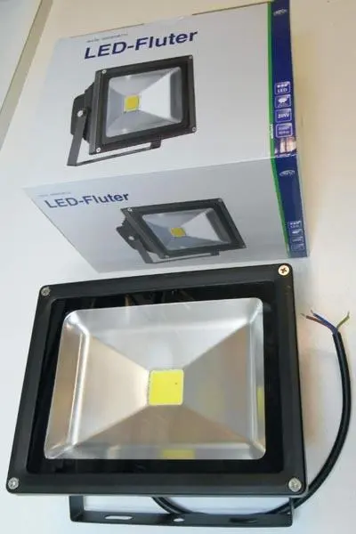 Foto dell’avviso ufficiale: Düvi / REV LED Reflektor / LED-Fluter Proiettore a LED — rischio: Scossa elettrica