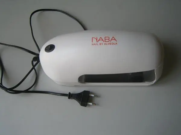 Photo de l’avis officiel: NABA / SIMEI 9 Watt Gel Curing UV Lamp Lampe UV pour clous — risque: Choc électrique