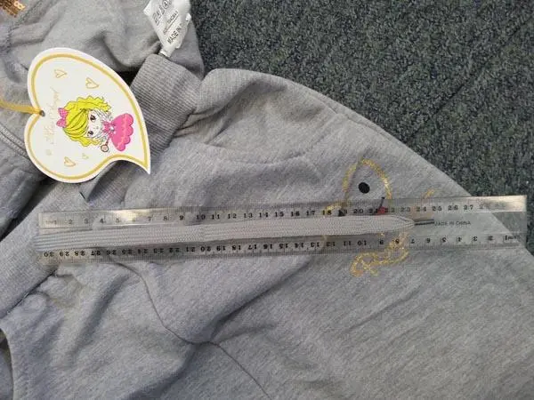 Foto uit de officiële melding: Mini Angel Kinderkleding set — risico: Verwonding