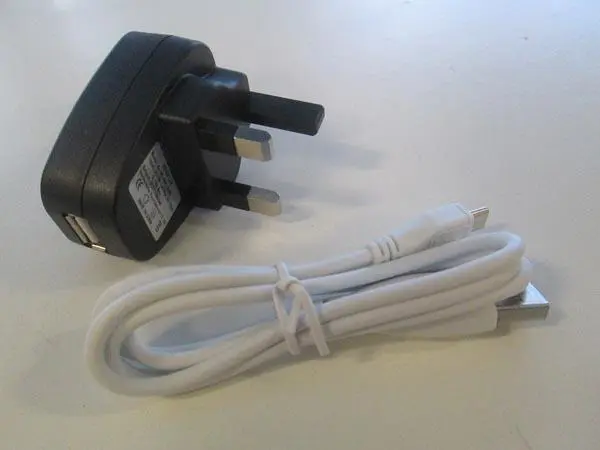 Photo de l’avis officiel: Cubot Téléphone portable avec chargeur — risque: Choc électrique (A12/0067/15)