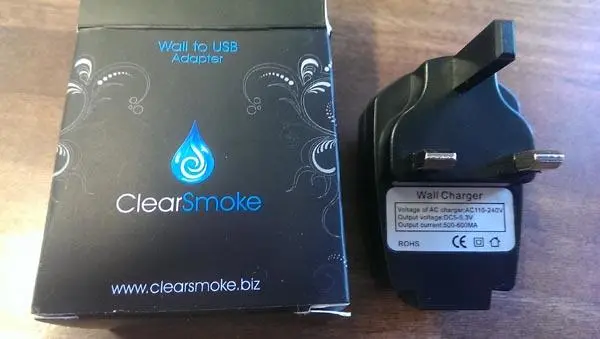 Foto aus der offiziellen Meldung: Clearsmoke Wall to USB Adapter E-Zigarettenladegerät — Risiko: Elektrischer Schlag