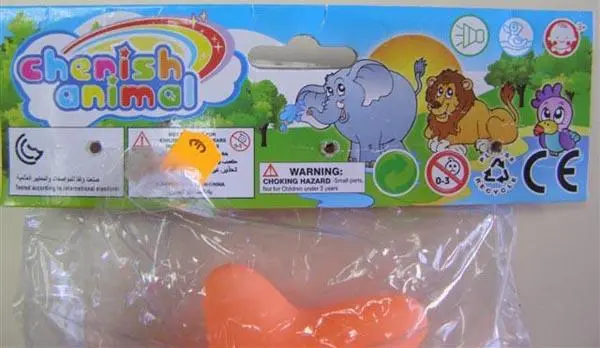 Foto uit de officiële melding: Franga Toys Chenish Animal Speelgoeddier met fluitjes — risico: Verstikking door inslikken