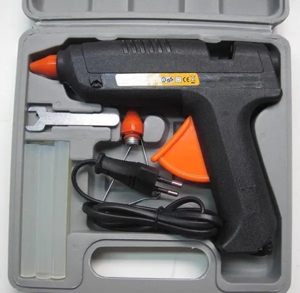Foto uit de officiële melding: MERCA TOOLS Pistola Termoencoladora Hete lijmpistool — risico: Brand