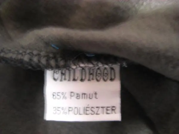 Foto aus der offiziellen Meldung: Childhood Kinder-Sweatshirt — Risiko: Strangulierung (A12/0285/15)