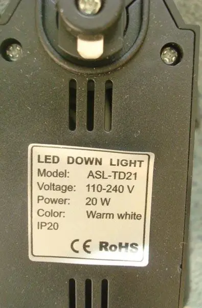 Foto aus der offiziellen Meldung: LED Down Light / LED Senior Spotlight Series LED Scheinwerfer — Risiko: Elektrischer Schlag